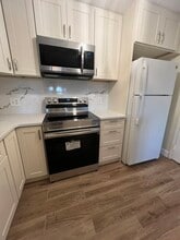 8 Riverside St, Unit #3-1 in Watertown, MA - Building Photo - Building Photo