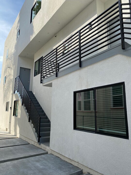 2826 S Norton Ave in Los Angeles, CA - Building Photo