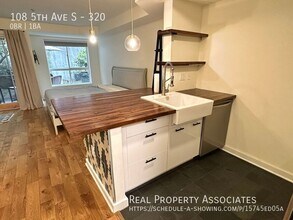 108 5th Ave S in Seattle, WA - Foto de edificio - Building Photo