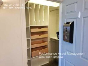 314 W Vine St in Milwaukee, WI - Foto de edificio - Building Photo