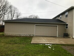 87 Marine Dr in Buffalo, NY - Foto de edificio - Building Photo