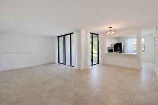 3552 Magellan Cir in Aventura, FL - Building Photo