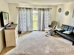 405 Danbury Ln in East Brunswick, NJ - Building Photo - Building Photo