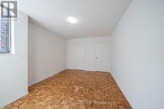 5 Glamorgan Ave in Toronto, ON - Building Photo - Building Photo