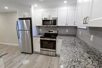 2009 Commonwealth Ave, Unit 1 in Boston, MA - Building Photo - Building Photo