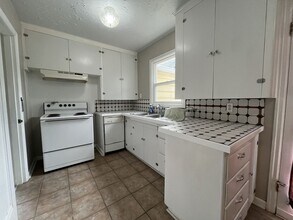 2844 SW Custer St in Portland, OR - Building Photo - Building Photo