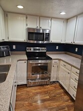 3845 Canyon River Way in South Salt Lake, UT - Foto de edificio - Building Photo