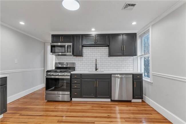 382 Orms St in Providence, RI - Building Photo - Building Photo