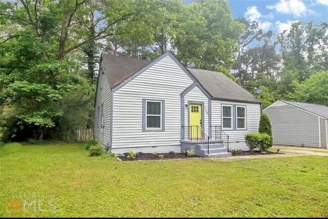 2133 Pinehurst Dr in East Point, GA - Building Photo - Building Photo