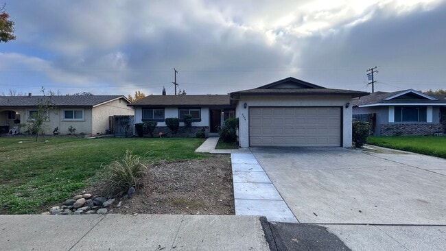 property at 2004 Robbie Ave