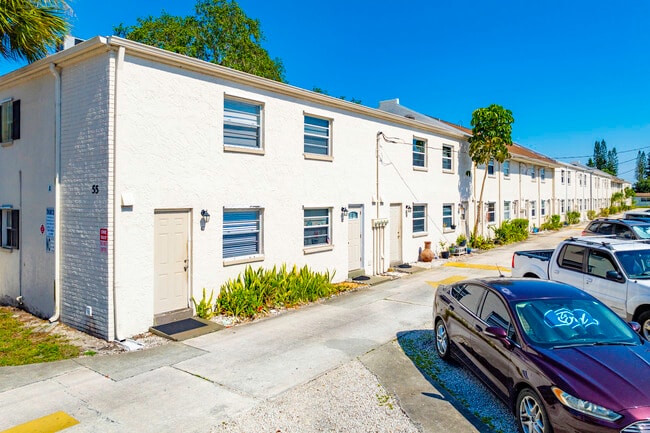 Hampton Court Condos