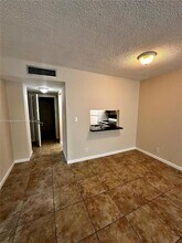 2935 NE 163rd St, Unit 3P in North Miami Beach, FL - Building Photo - Building Photo