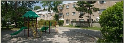 Bayview Mews in Toronto, ON - Building Photo - Building Photo