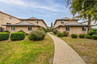 14147-14149 Vanowen St in Van Nuys, CA - Building Photo - Building Photo