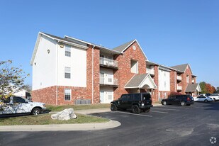 Parkwood Apartments in Springfield, MO - Building Photo