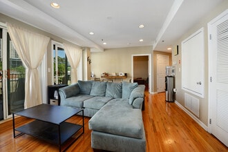 920 Jefferson St, Unit 305 in Hoboken, NJ - Foto de edificio - Building Photo