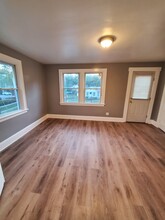 3902 Taylor Ave, Unit 2 in Cincinnati, OH - Foto de edificio - Building Photo