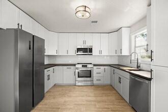 402 Twin Elm Dr in Canyon Lake, TX - Building Photo - Building Photo