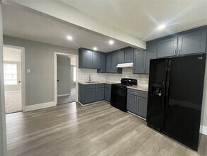 2508 S Texas Ave in Pearland, TX - Foto de edificio - Building Photo