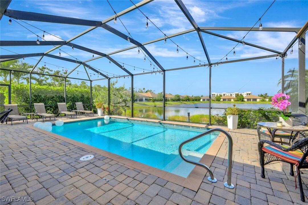9207 Shadow Oak Ln in Naples, FL - Foto de edificio