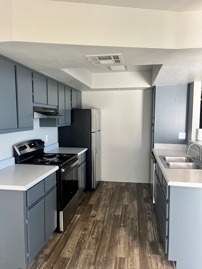 Monterey Apartments in Scottsdale, AZ - Building Photo - Building Photo