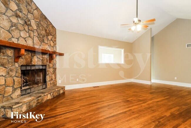 5554 Emerald Way in Acworth, GA - Building Photo - Building Photo