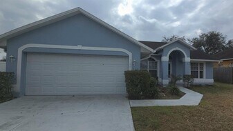 11541 Wellman Dr in Riverview, FL - Building Photo