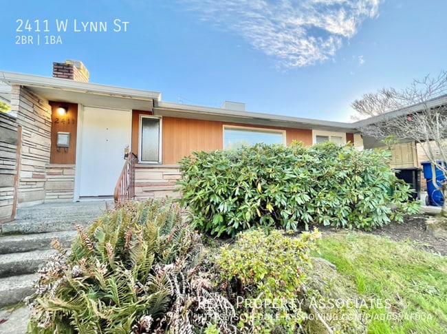 property at 2411 W Lynn St