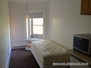 1061 Beacon St in Brookline, MA - Building Photo - Building Photo