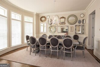 1059 E Paces Ln in Atlanta, GA - Building Photo - Building Photo