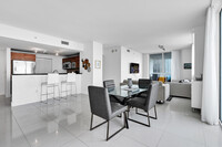 244 Biscayne Blvd, Unit 2802 in Miami, FL - Foto de edificio - Building Photo