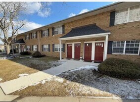 50 Garden View Ter, Unit 8 in East Windsor, NJ - Building Photo