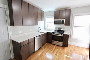 34 Russell St, Unit 2 in Malden, MA - Building Photo