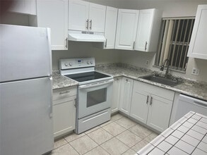 6548 SW 41st St in Davie, FL - Building Photo - Building Photo