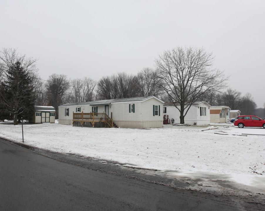 80 Katrine Ln in Lake Katrine, NY - Foto de edificio