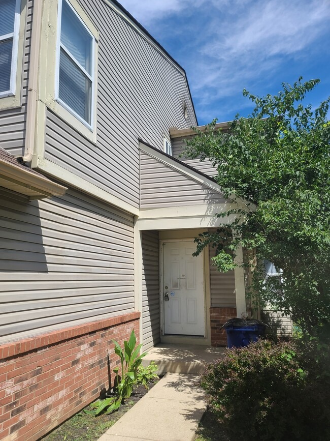 1774 Rock Creek Dr in Grove City, OH - Building Photo - Building Photo