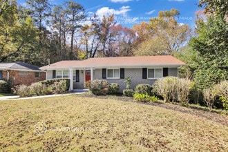 2875 Laurel Ln in East Point, GA - Building Photo - Building Photo