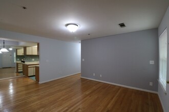 5700 Chapman Mill Dr in North Bethesda, MD - Building Photo - Building Photo