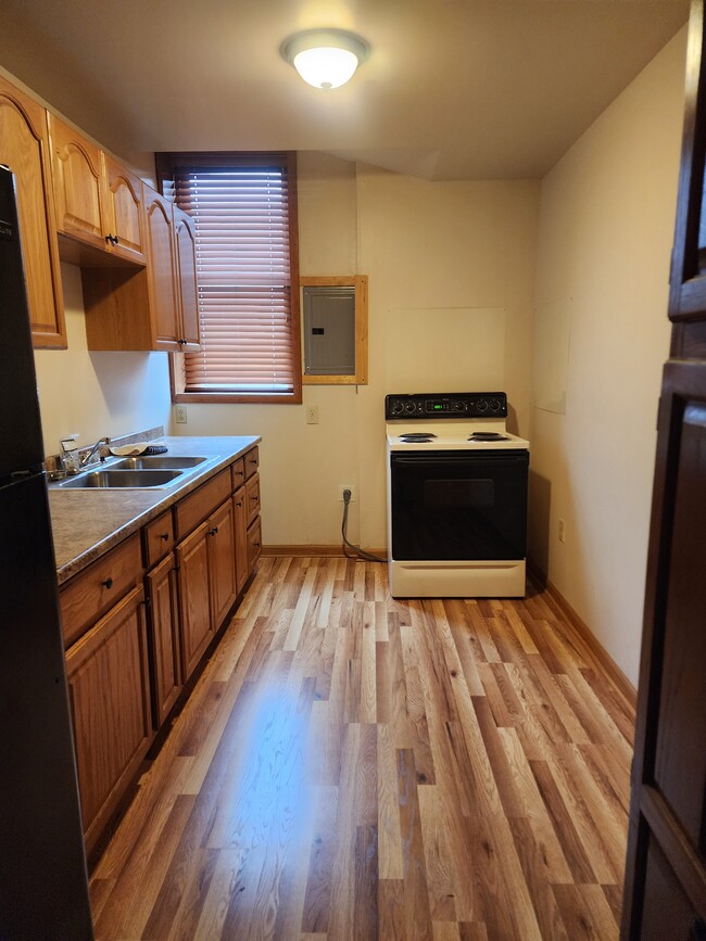 518 5th St, Unit 518 in Clairton, PA - Foto de edificio - Building Photo