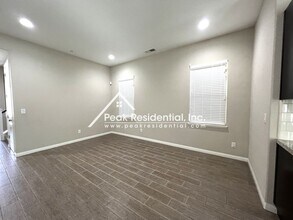 8434 Belcastel Way in Fair Oaks, CA - Foto de edificio - Building Photo