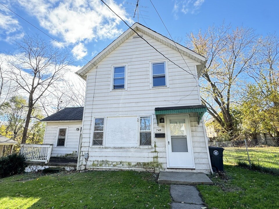 748 Corley St in Akron, OH - Building Photo