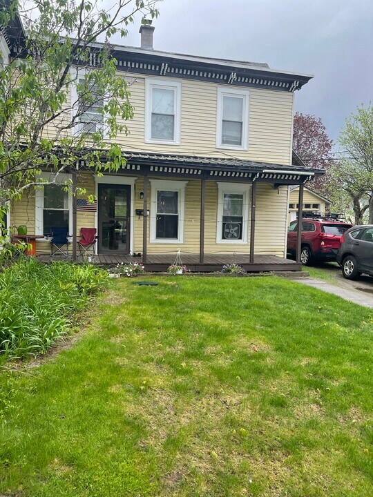 20 Railroad St in Lancaster, NH - Building Photo