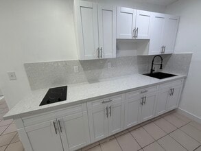 11134 SW 6th St, Unit R in Miami, FL - Building Photo - Building Photo