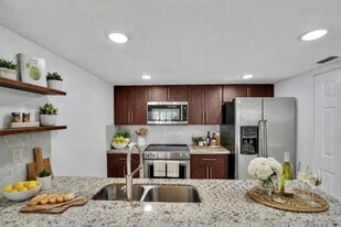 4550 SW 68th Court Cir in Miami, FL - Building Photo