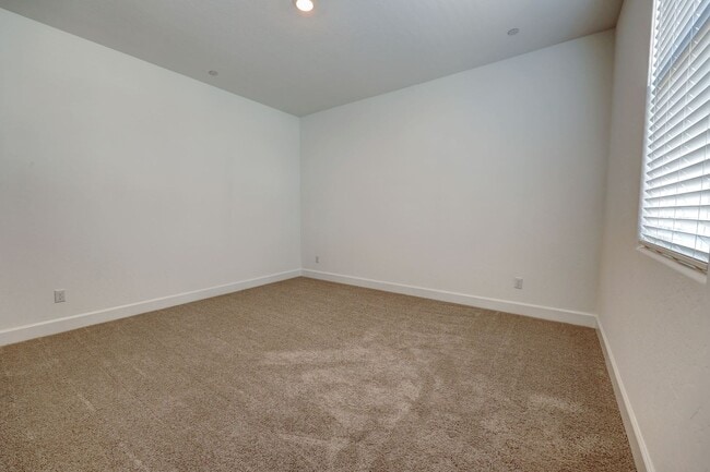 property at 915 Blue Oak Lane W