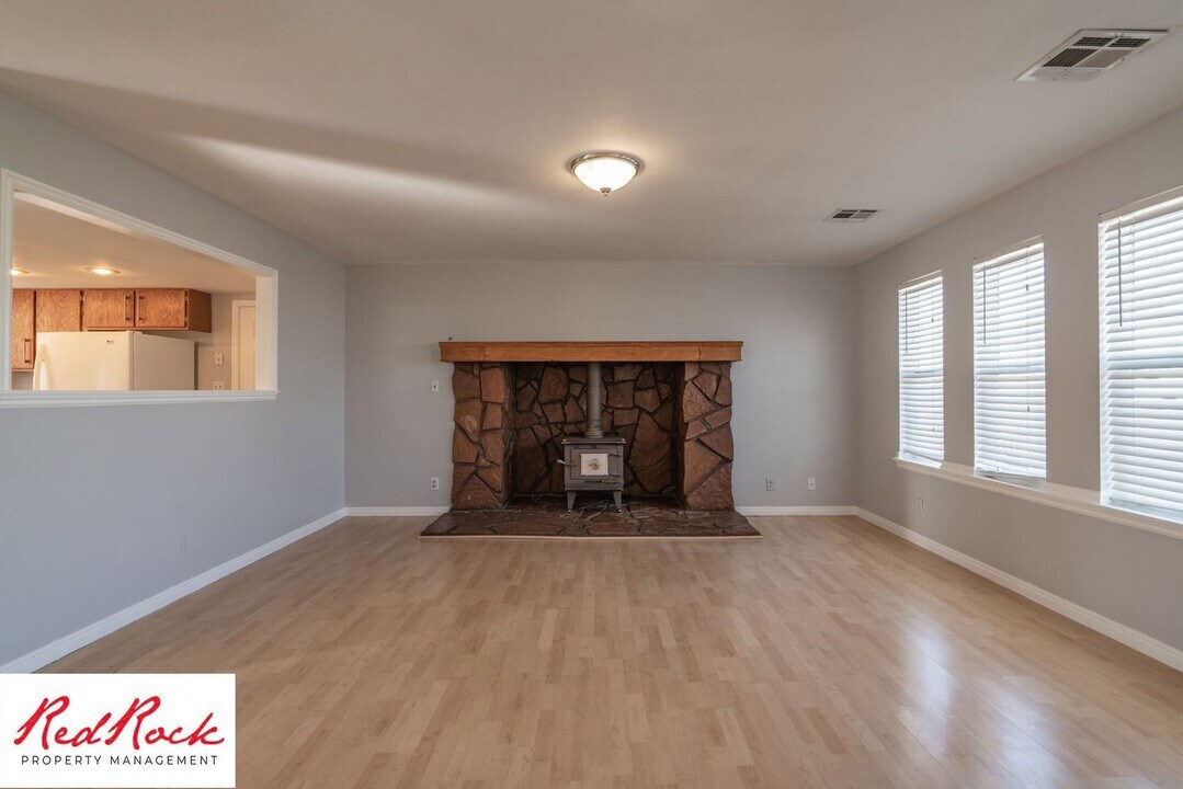 237 N Scenic Dr W in Washington, UT - Building Photo