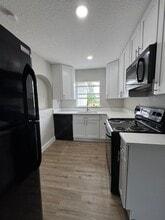 2420 Edwin St NE in Winter Haven, FL - Foto de edificio - Building Photo
