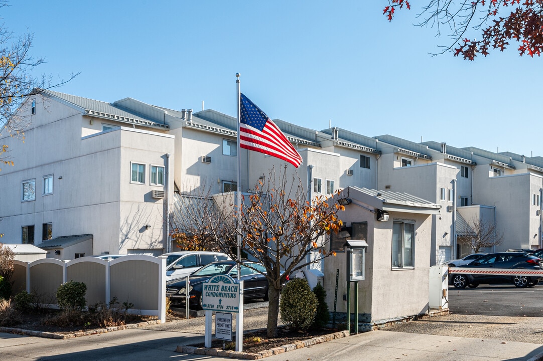 White Beach Condos in Bronx, NY - Foto de edificio