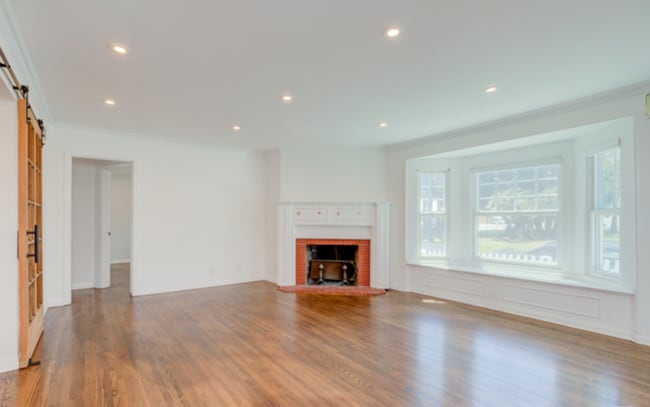 7612 Earldom Ave in Playa Del Rey, CA - Building Photo - Building Photo