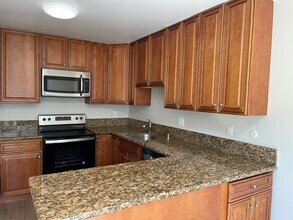 2135 Ascot Dr in Moraga, CA - Building Photo - Building Photo